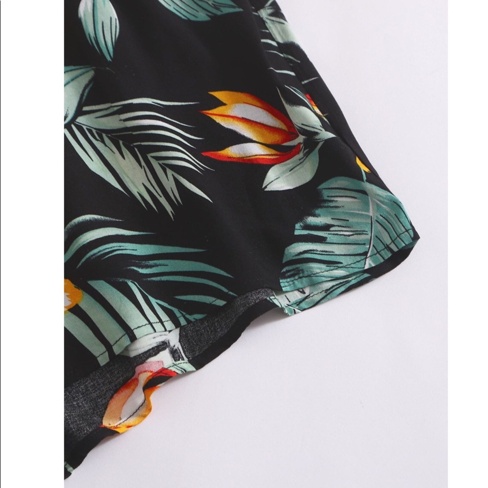 🍃LAST 1 M💕NWT Surplice Neck Tropical Romper💕 - Picture 4 of 5
